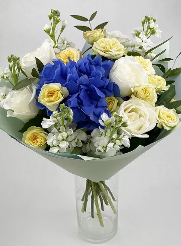 Сборный букет «Вьюга» от интернет-магазина цветов в 