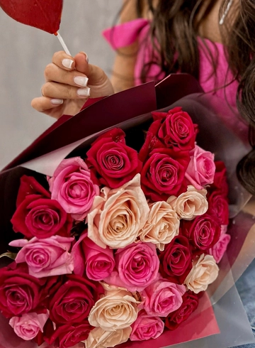 Букет из розовых роз «Милота» от интернет-магазина цветов в 