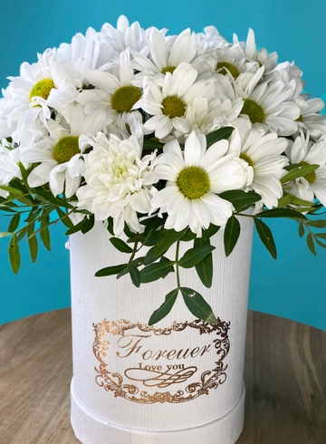 Композиция в коробке «Белый танец»  от интернет-магазина цветов в 