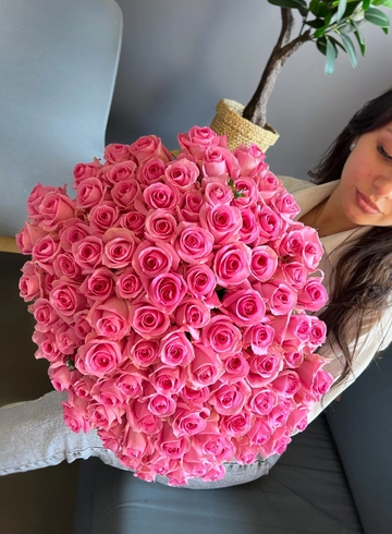 Букет из розовых роз «Аквилегия» от интернет-магазина цветов в 