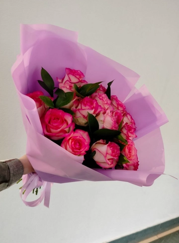 Букет из розовых роз «Красочные мгновения» от интернет-магазина цветов в 