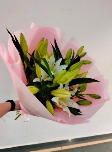 Букет с лилиями «Барселона» от интернет-магазина цветов в 