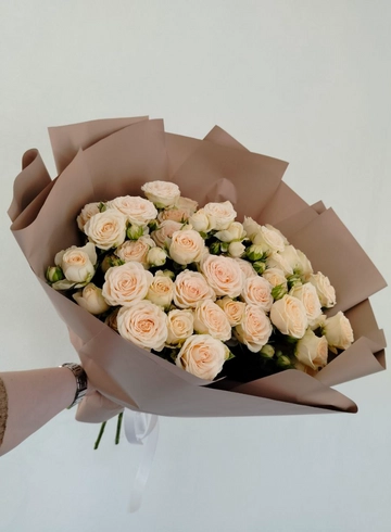 Букет из нежных кустовых роз от интернет-магазина цветов в 